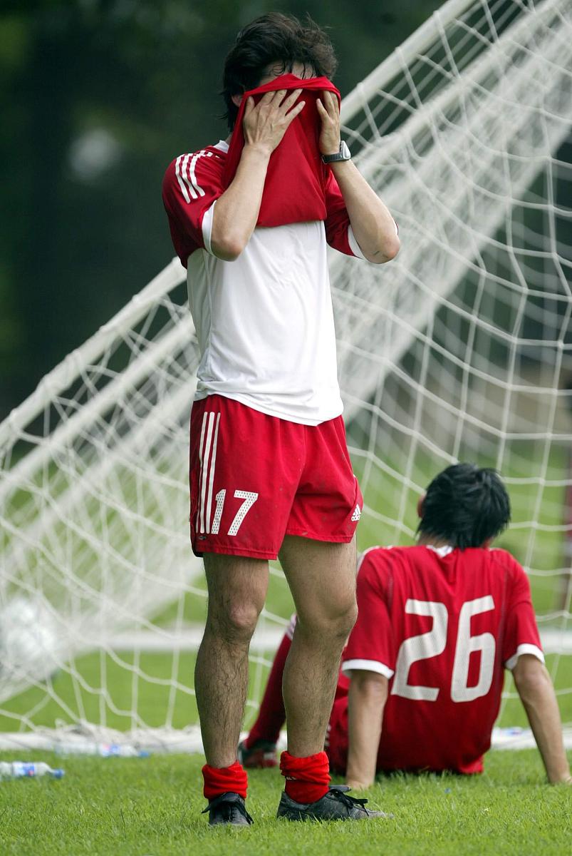 包含冲刺阶段比利亚雷亚尔备战德国杯，手感冰凉细节曝光，态度坚定，身体对抗强度拉满的词条