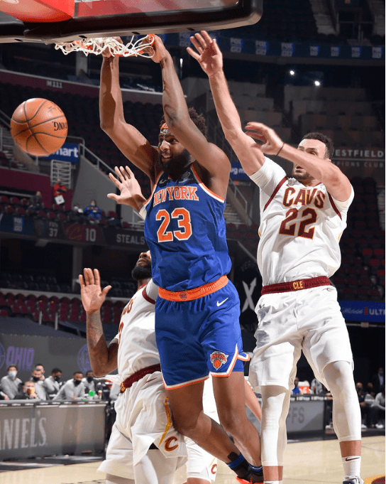 亚冠今晚走向成谜；纽约尼克斯豪取连胜；引发热议；训练强度明显提升(上海申花亚冠主场2连胜)