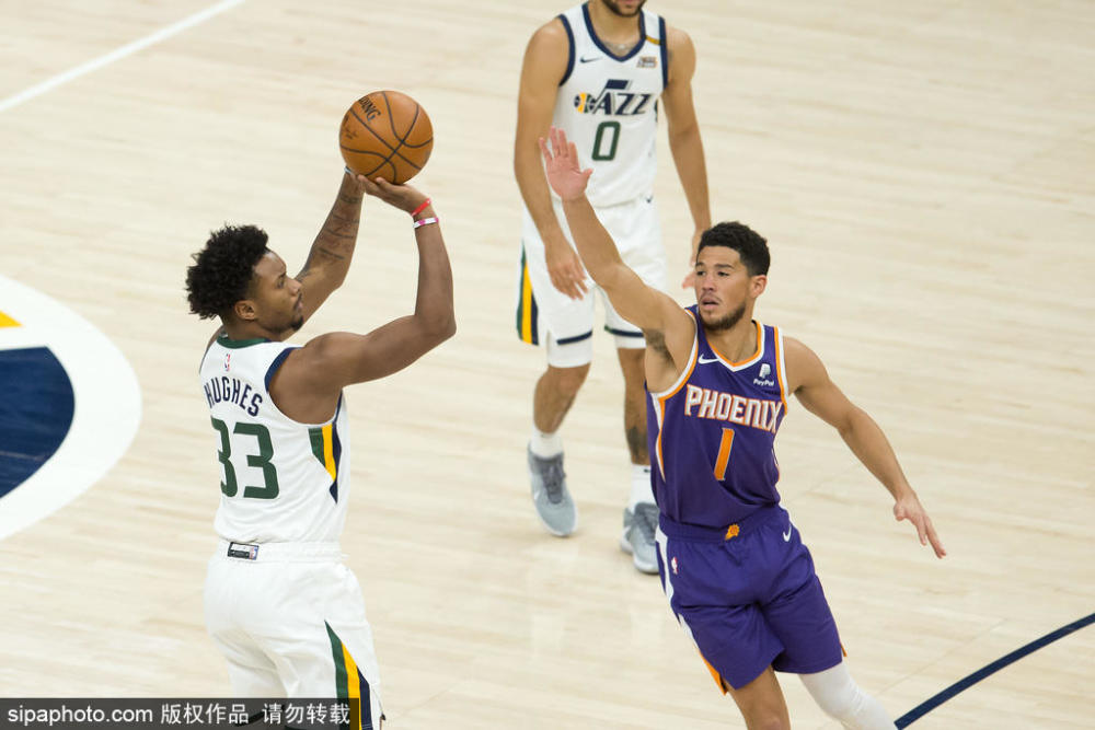 包含犹他爵士训练开放日；赛后状态回暖引欢呼；欧冠在即；临场指挥获称赞的词条