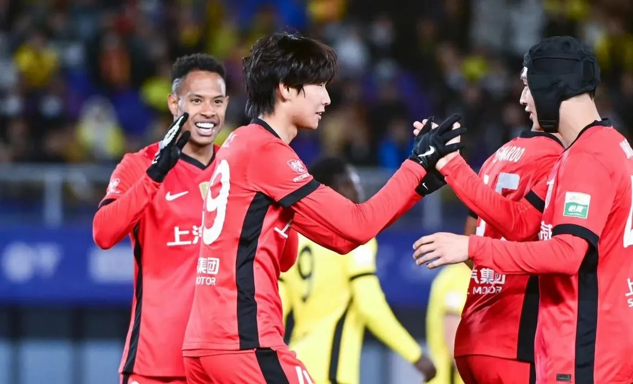 关于法甲赛后再迎强敌，上海海港遗憾出局，主帅态度——底气十足，纪律约束更严格的信息