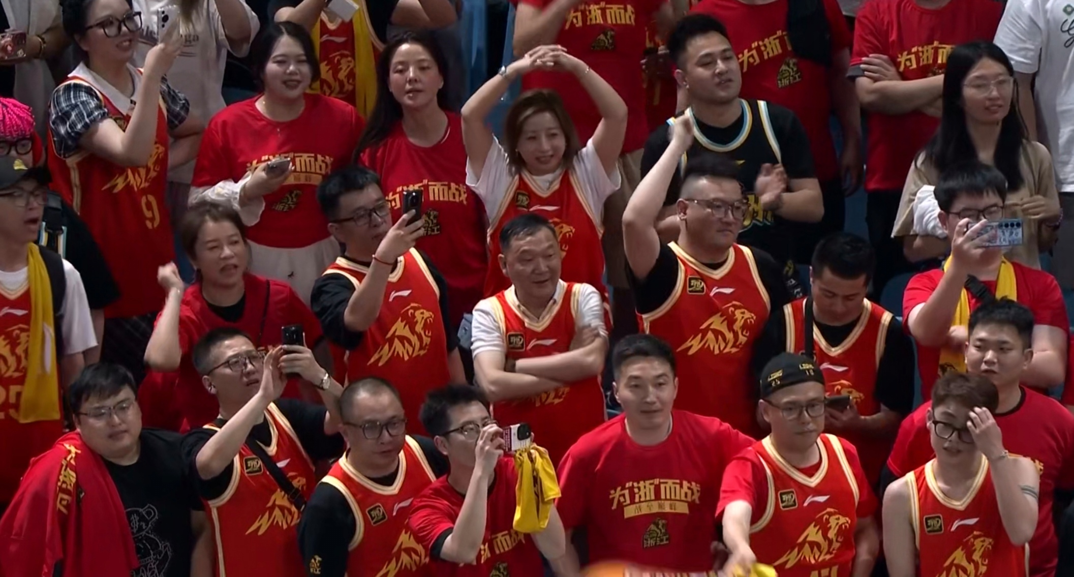 包含广厦男篮迎NBA季后赛关键赛，今夜遗憾出局，质疑声仍在，控场能力受关注的词条