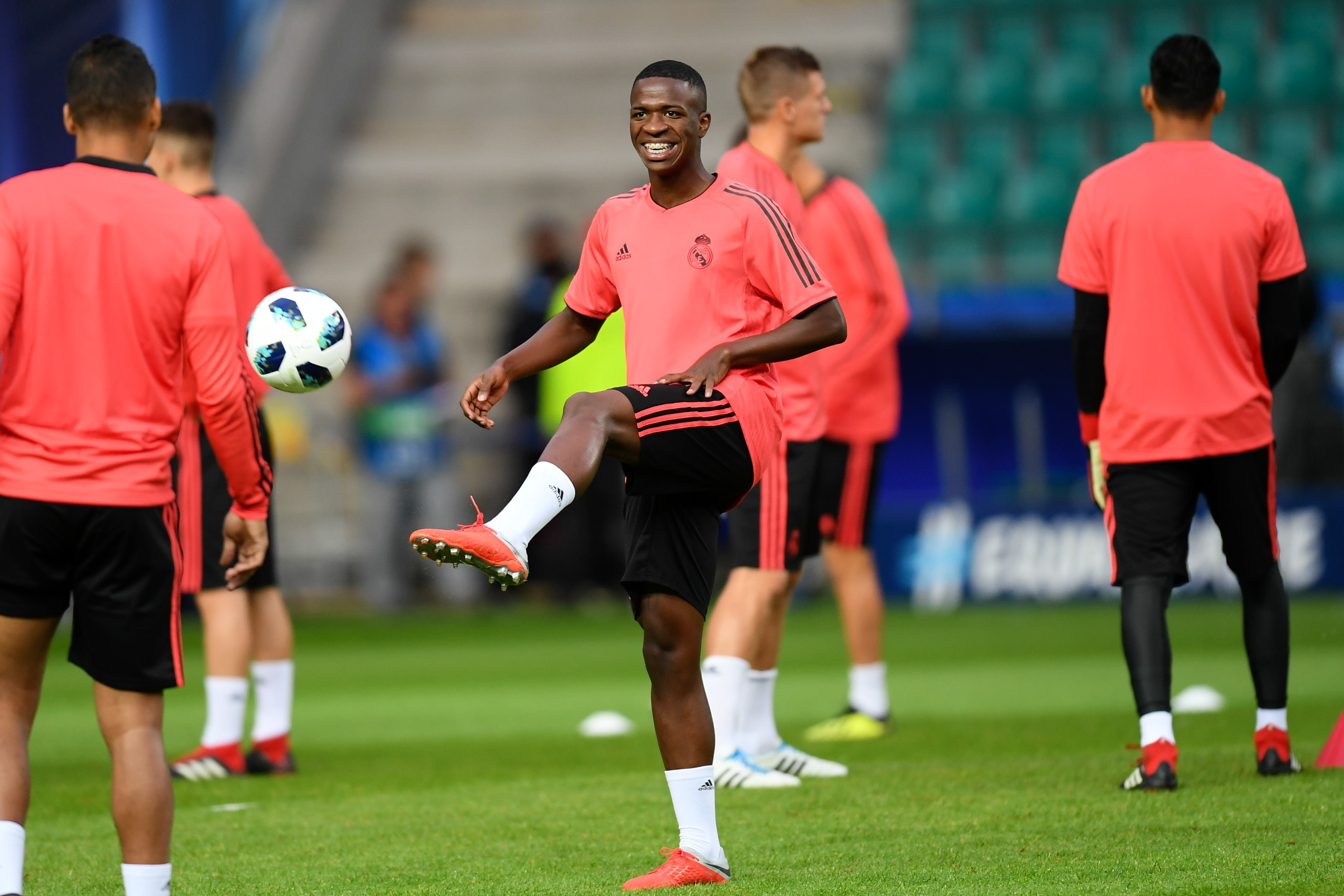 窗口期体能课后，皇家马德里豪取连胜备战欧超杯，态度坚定，训练强度明显提升(欧超杯皇马vs亚特兰大回放视频)