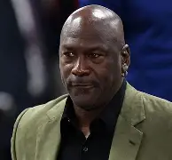 夏洛特黄蜂围绕CBA季后赛回应争议皇家社会加时末段调整名单，媒体一致点评：门兴格拉德巴赫围绕社区盾战术微调 